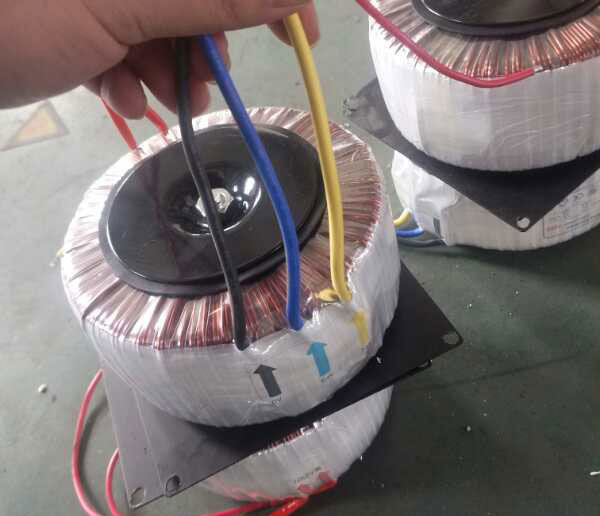 環(huán)形變壓器200W,220V轉24V環(huán)形變壓器廠家 環(huán)形變壓器200W,220V轉24V環(huán)形變壓器廠家